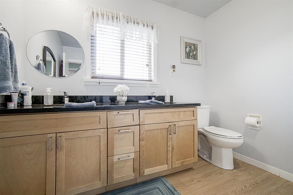 Kitchen Island Photo of 11429 139a Street, Surrey, BC