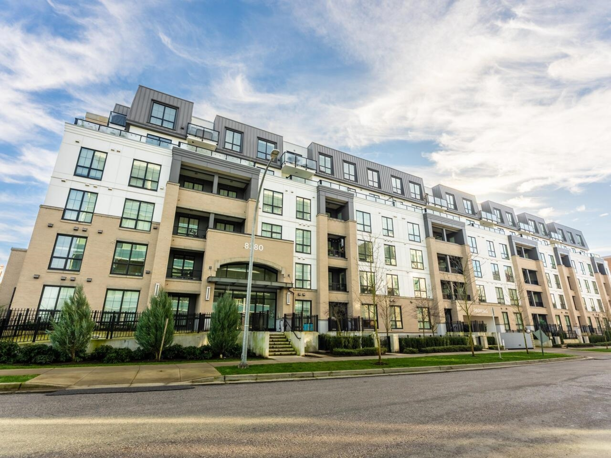 Front Yard Photo of 512 8380 200a Street, Langley, BC