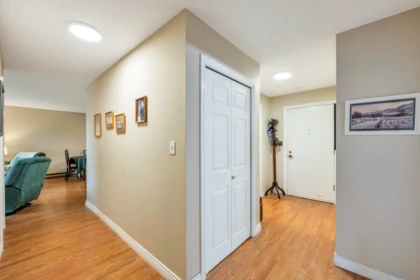 Entry Foyer Photo of 204 32040 Peardonville Road, Abbotsford, BC