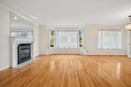 Family Room Photo of 1 12923 17 Avenue, Surrey, BC