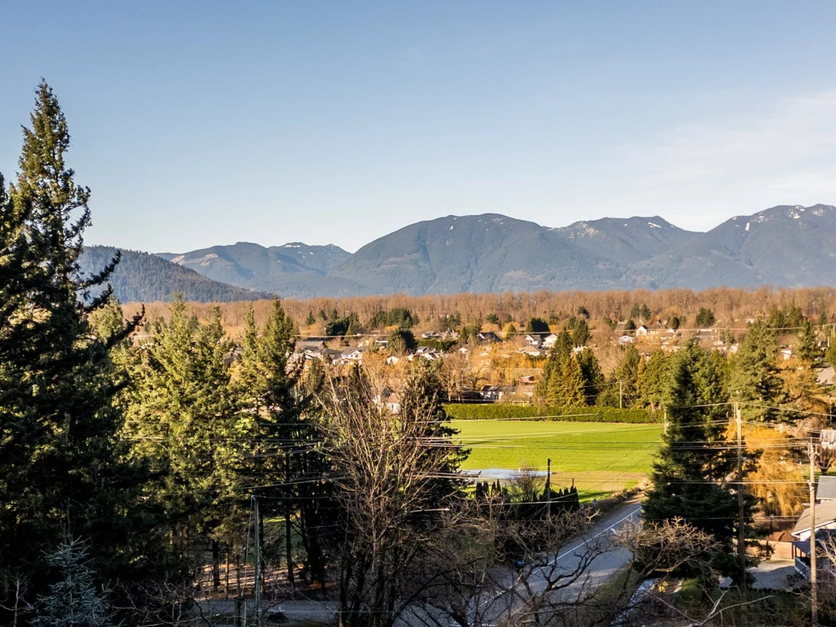 Dining Area Photo of 42602 Majuba Hill Road, Yarrow, BC