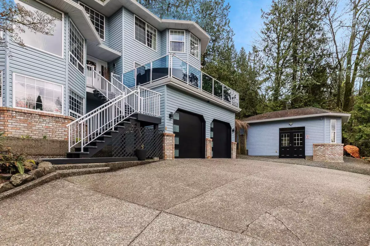 Kitchen Island Photo of 42602 Majuba Hill Road, Yarrow, BC