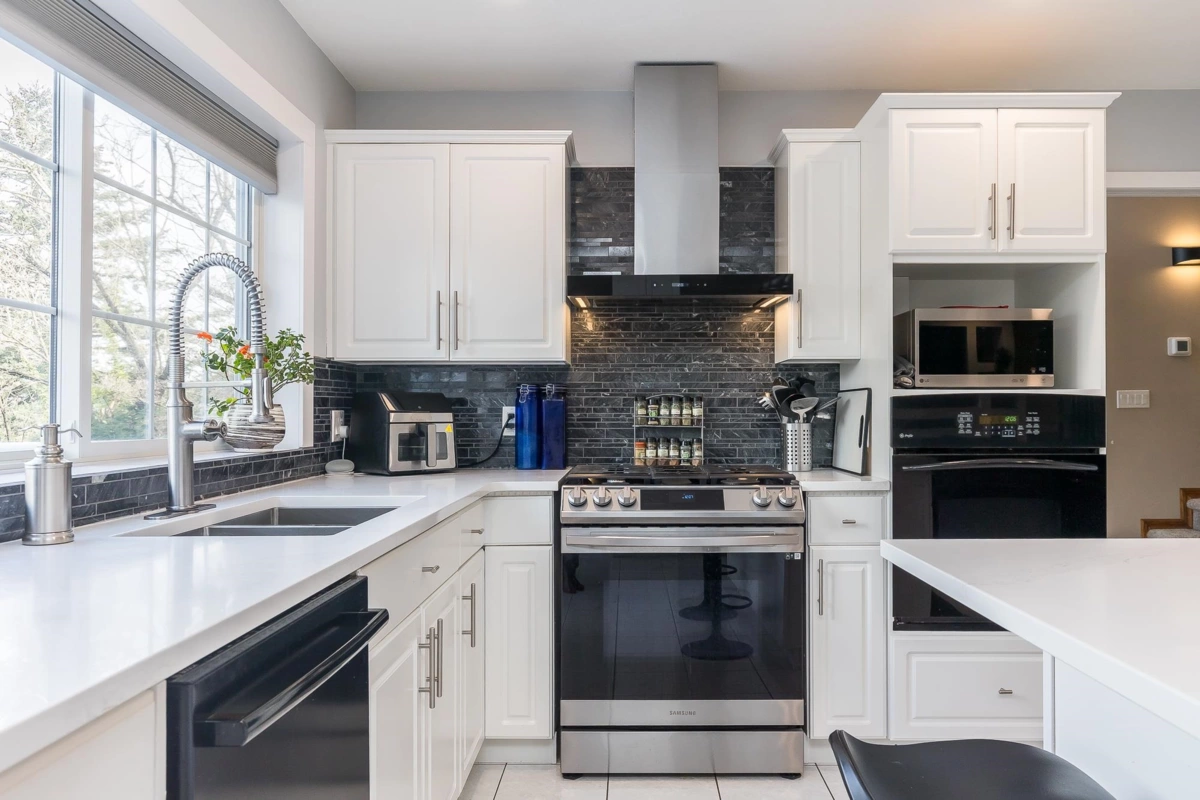 Primary Bathroom Photo of 42602 Majuba Hill Road, Yarrow, BC
