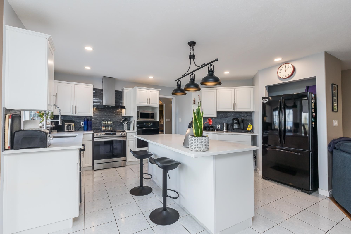 Primary Bedroom Photo of 42602 Majuba Hill Road, Yarrow, BC