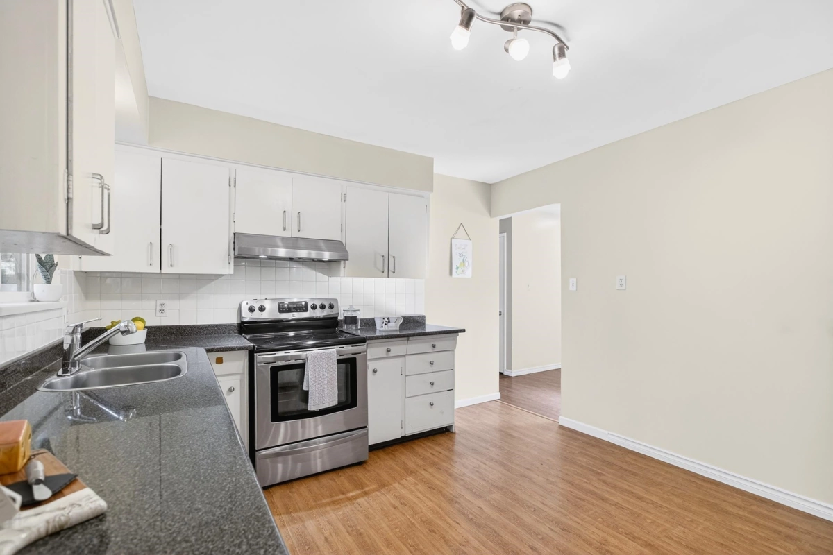 Entry Foyer Photo of 20409 122 Avenue, Maple Ridge, BC