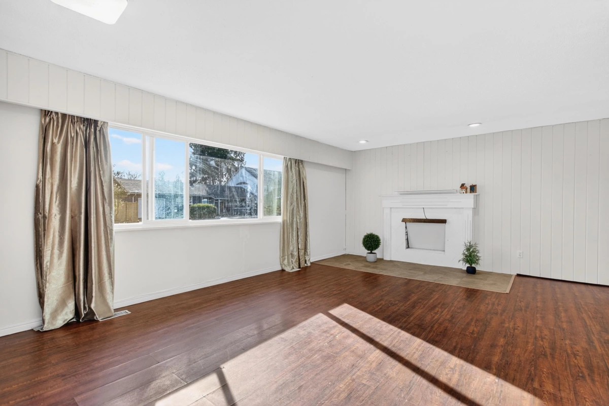 Kitchen Island Photo of 20409 122 Avenue, Maple Ridge, BC