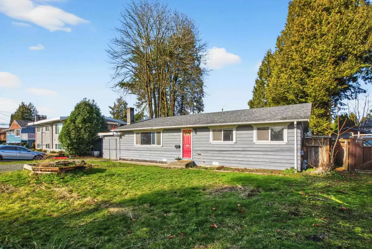 Living Room Photo of 20409 122 Avenue, Maple Ridge, BC