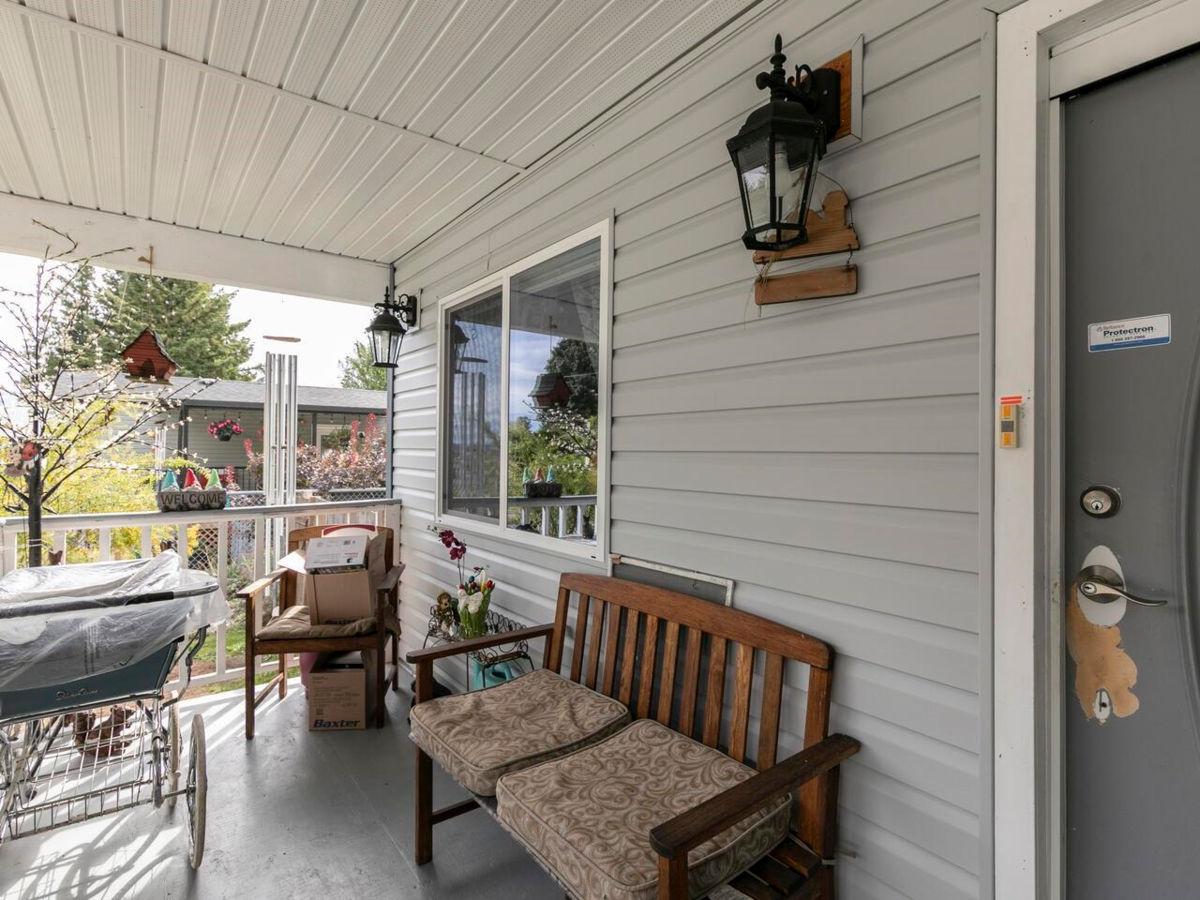 Living Room Photo of 6 41711 Taylor Road, Mission, BC