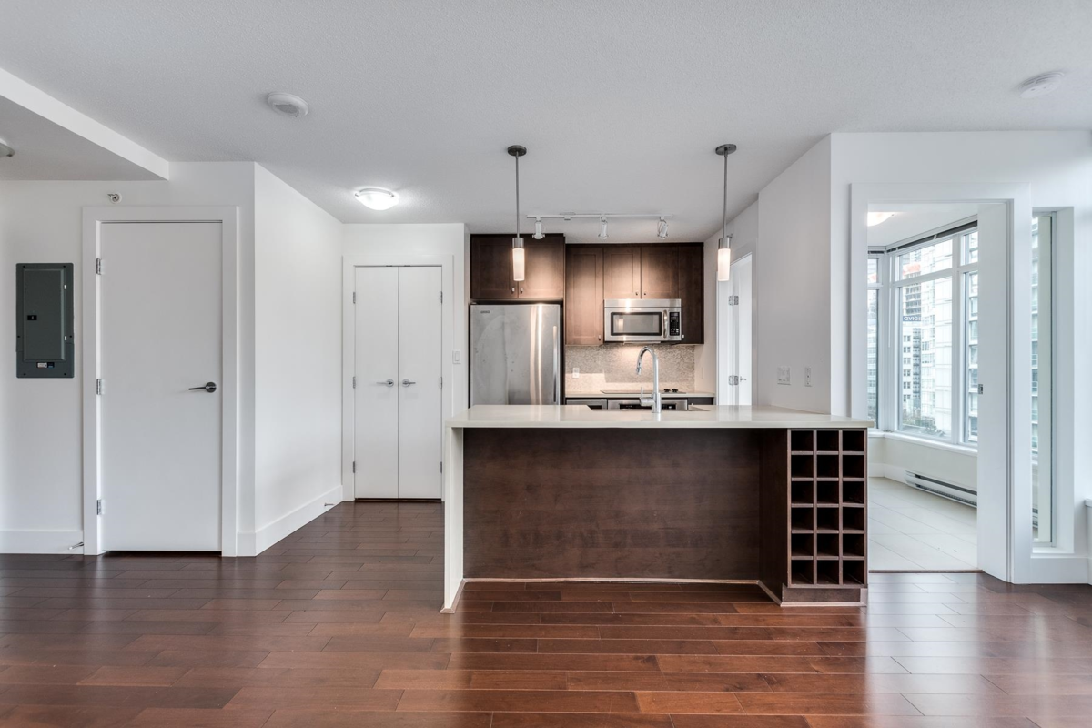 Powder Room Photo of 1404 888 Homer Street, Vancouver, BC