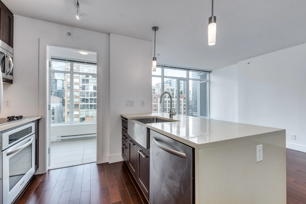 Primary Bathroom Photo of 1404 888 Homer Street, Vancouver, BC