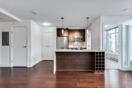 Kitchen Island Photo of 1404 888 Homer Street, Vancouver, BC