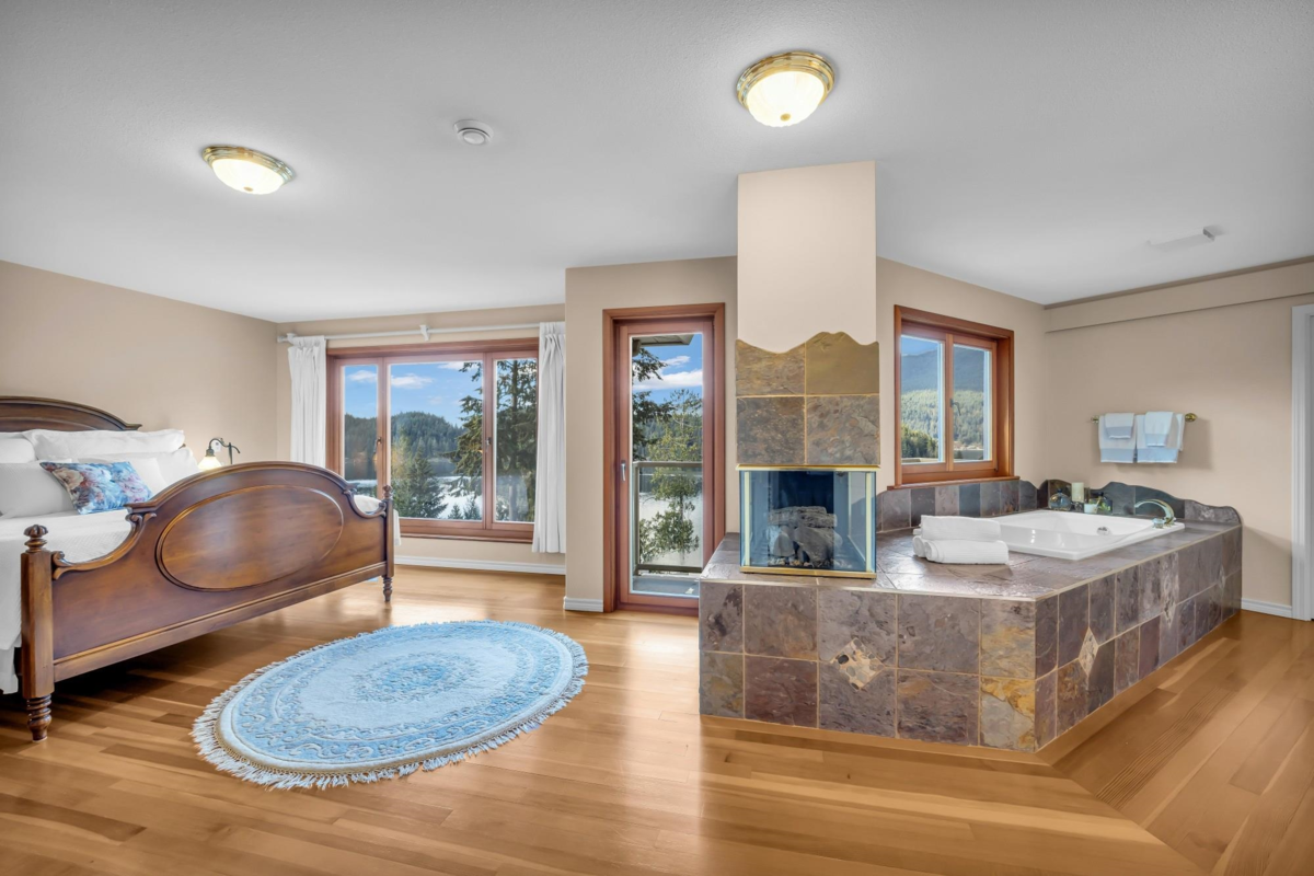 Entry Foyer Photo of 3411 Senkler Road, Belcarra, BC
