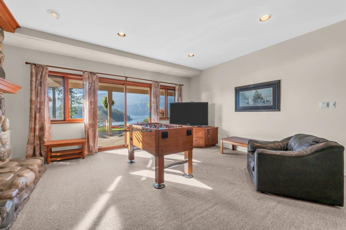 Garden / Landscaping Photo of 3411 Senkler Road, Belcarra, BC