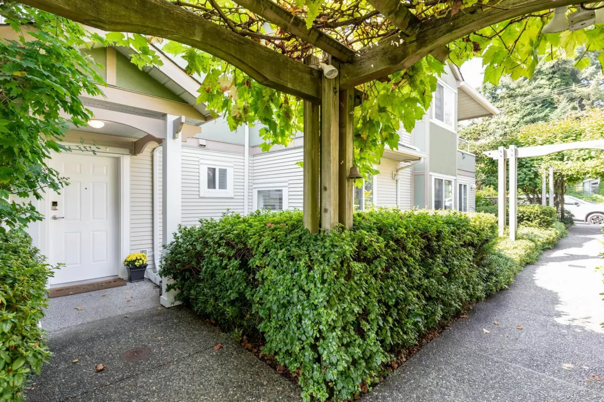 Family Room Photo of 2 1233 W 16th Street, North Vancouver, BC