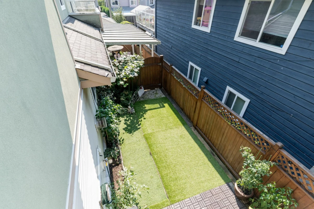 Outdoor Deck Photo of 2 1233 W 16th Street, North Vancouver, BC