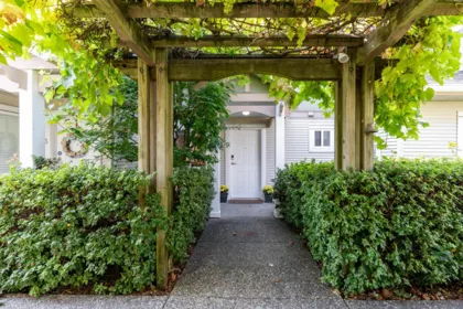 2 1233 W 16th Street, North Vancouver, BC
