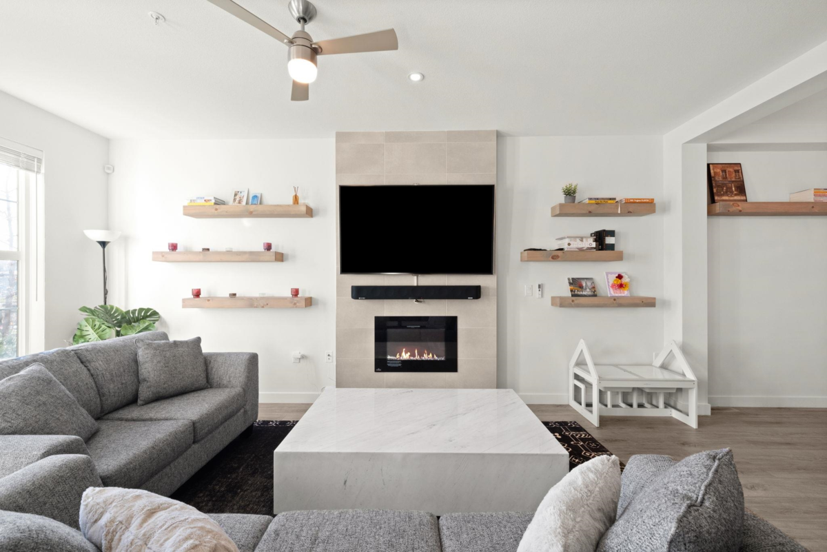 Kitchen Island Photo of 20171 83 Avenue, Langley, BC