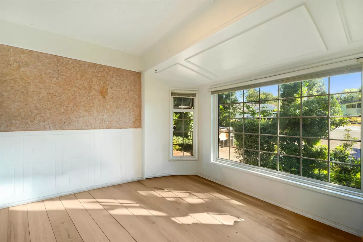 Living Room Photo of 14957 Kew Drive, Surrey, BC