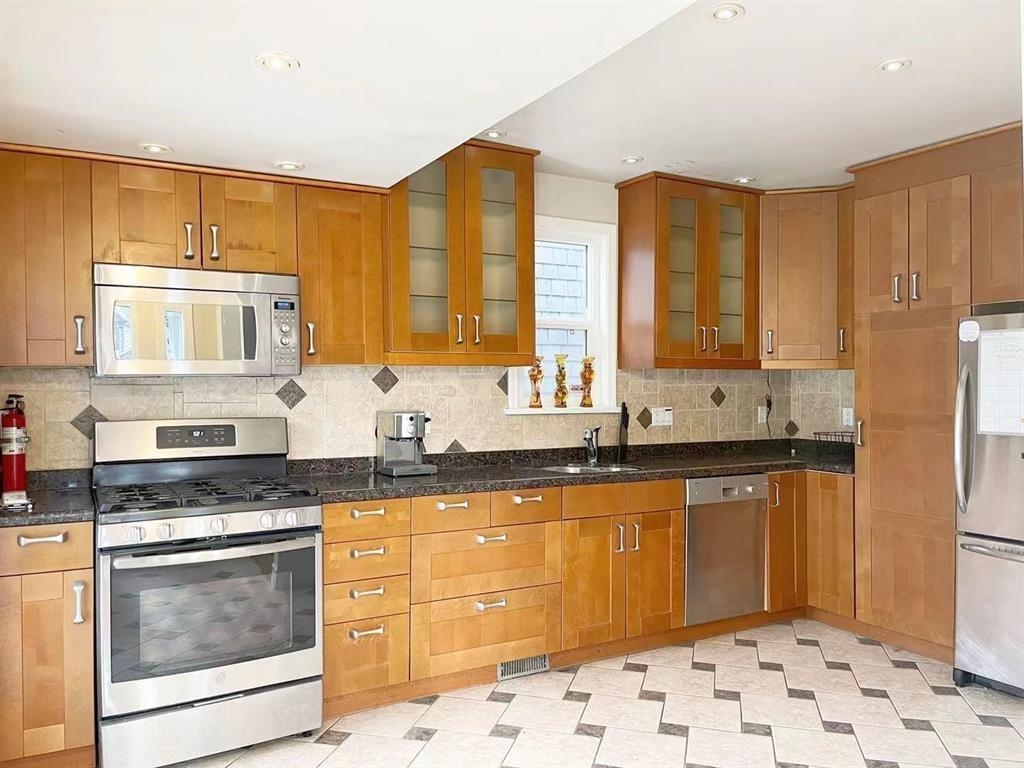 Kitchen Island Photo of 3093 W 29th Avenue, Vancouver, BC