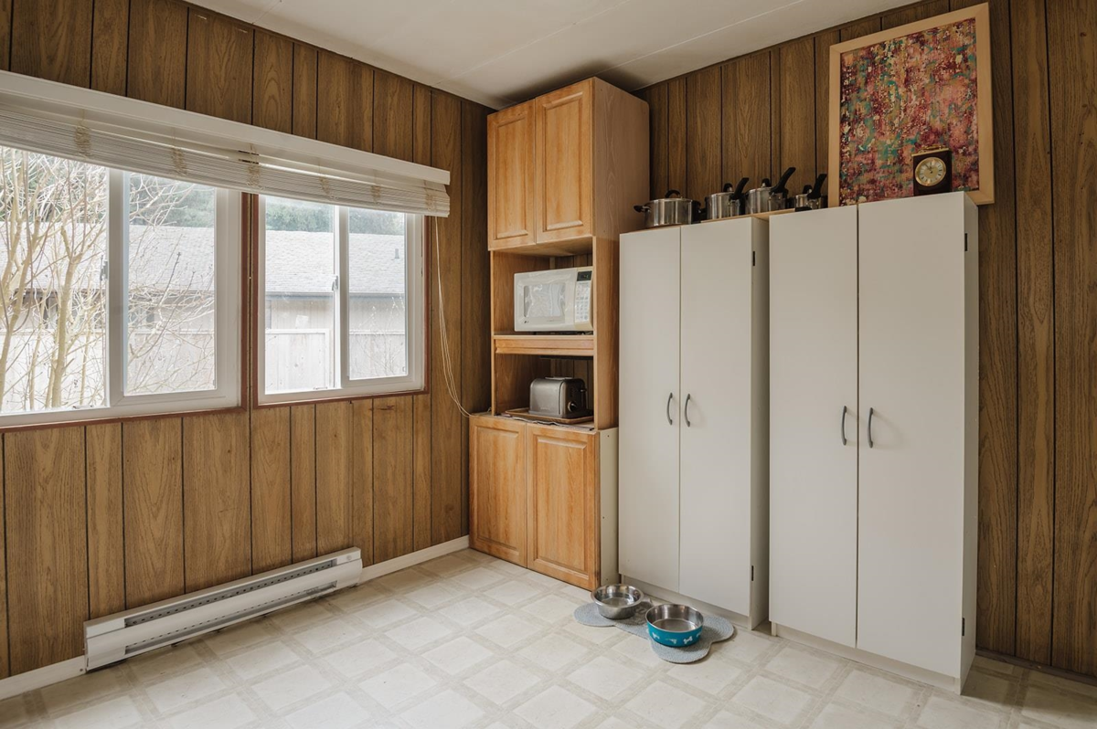 Bedroom 3 Photo of 1 4514 Sunshine Coast Highway, Sechelt, BC