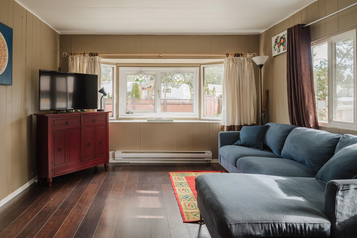 Breakfast Nook Photo of 1 4514 Sunshine Coast Highway, Sechelt, BC