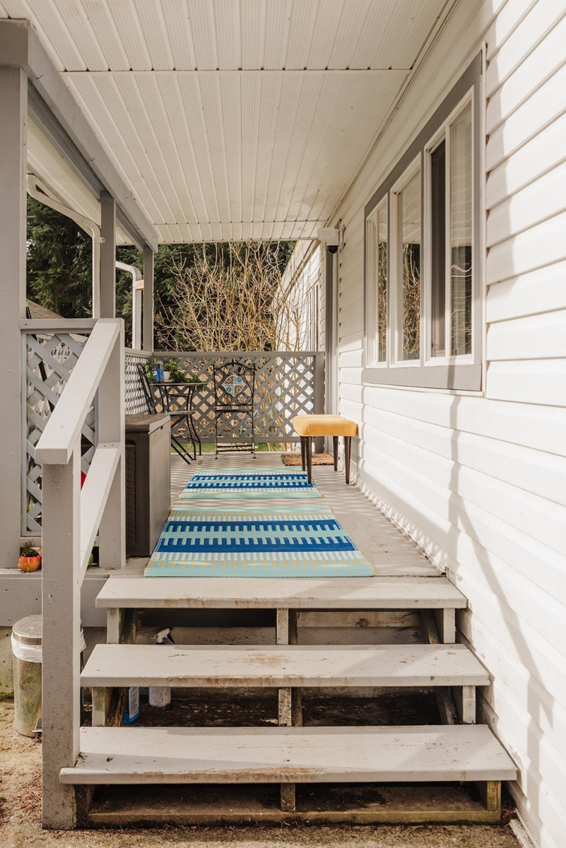 Dining Area Photo of 1 4514 Sunshine Coast Highway, Sechelt, BC