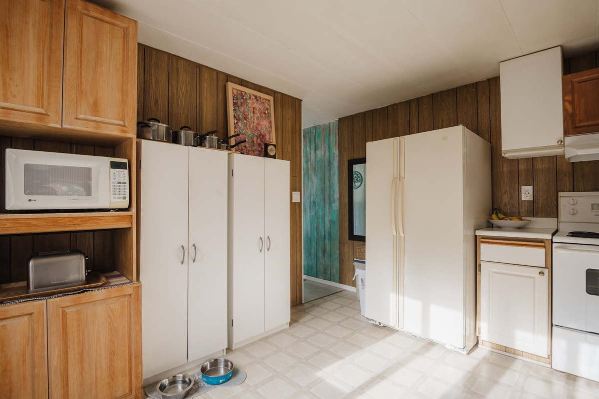 Guest Bathroom Photo of 1 4514 Sunshine Coast Highway, Sechelt, BC
