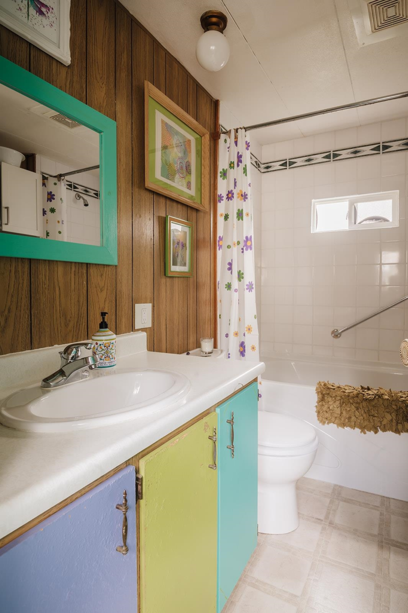 Hallway Photo of 1 4514 Sunshine Coast Highway, Sechelt, BC