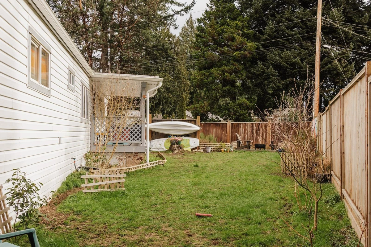 Hot Tub / Spa Photo of 1 4514 Sunshine Coast Highway, Sechelt, BC