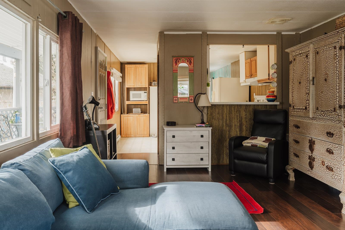 Walk-In Closet Photo of 1 4514 Sunshine Coast Highway, Sechelt, BC