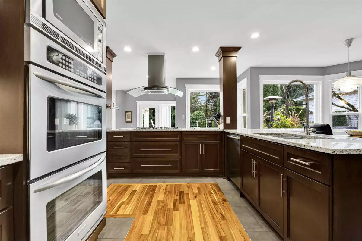 Guest Bathroom Photo of 25072 58 Avenue, Langley, BC