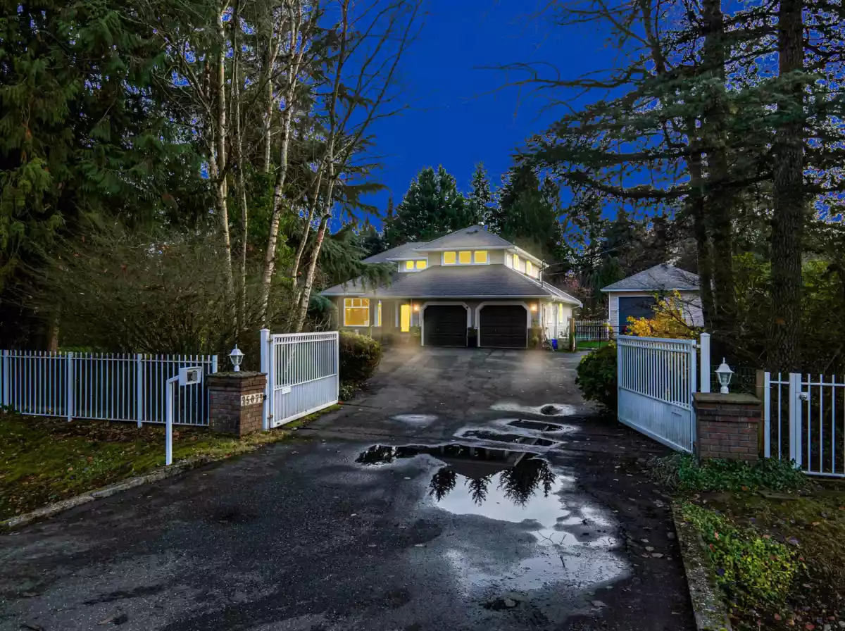 Hot Tub / Spa Photo of 25072 58 Avenue, Langley, BC