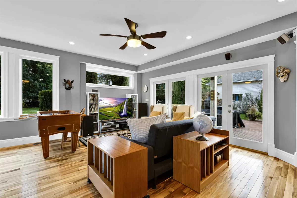 Kitchen Island Photo of 25072 58 Avenue, Langley, BC