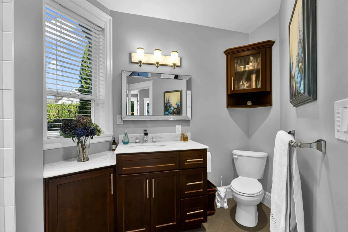 Laundry Room Photo of 25072 58 Avenue, Langley, BC