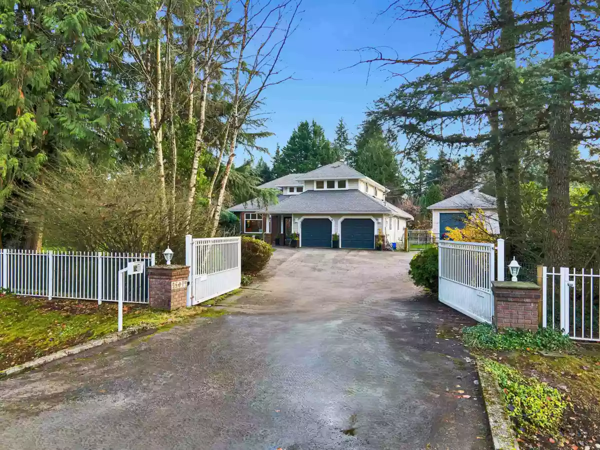Swimming Pool Photo of 25072 58 Avenue, Langley, BC