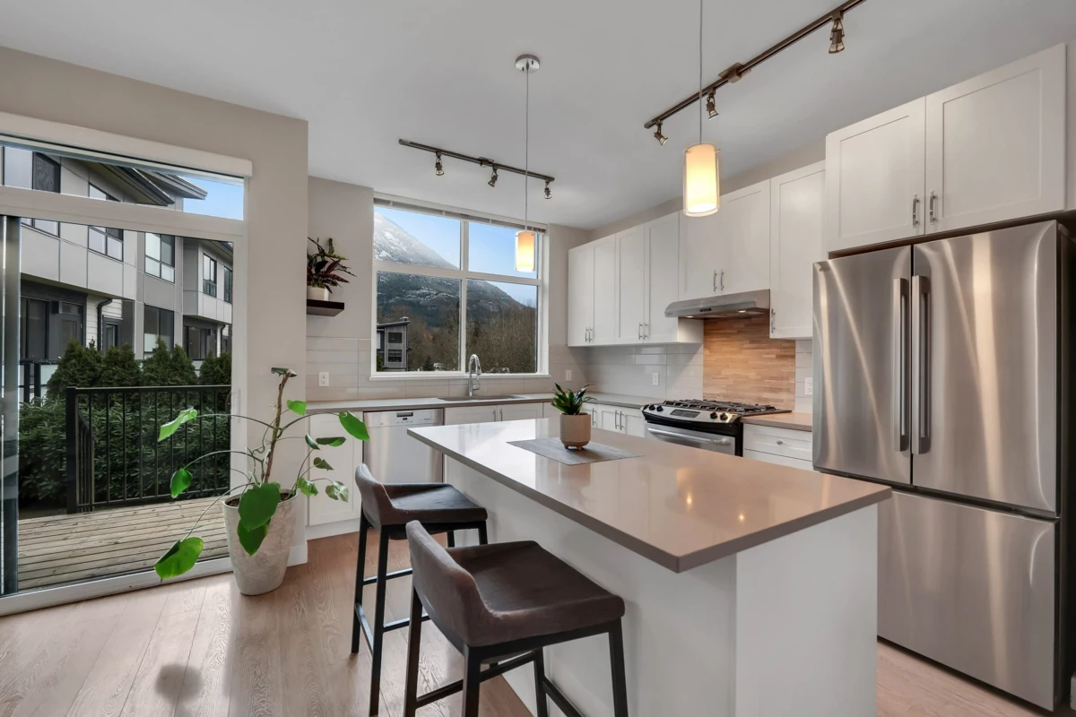 Living Room Photo of 38375 Eaglewind Boulevard, Squamish, BC
