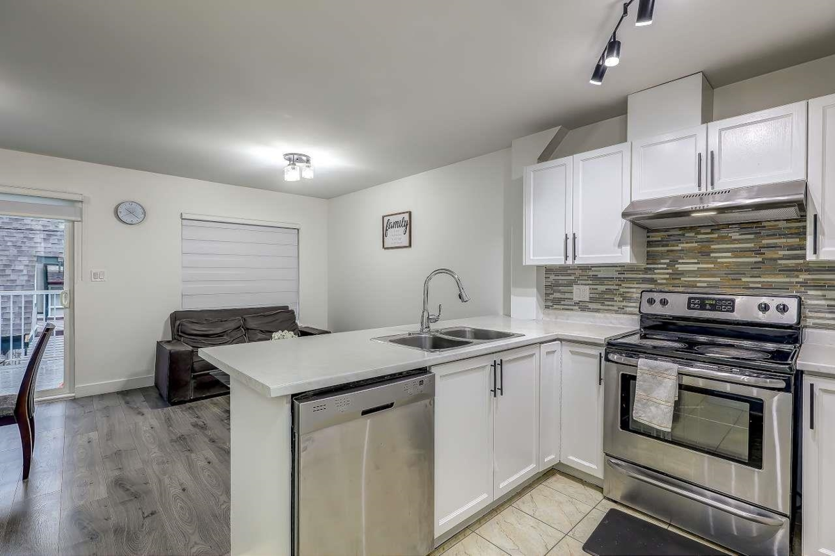 Primary Bathroom Photo of 30 12730 66 Avenue, Surrey, BC