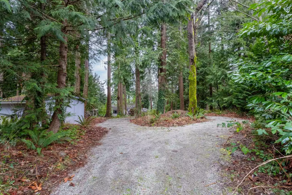 Entry Foyer Photo of 5080 Sunshine Coast Highway, Sechelt, BC