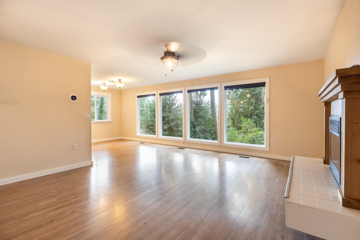 Living Room Photo of 5080 Sunshine Coast Highway, Sechelt, BC