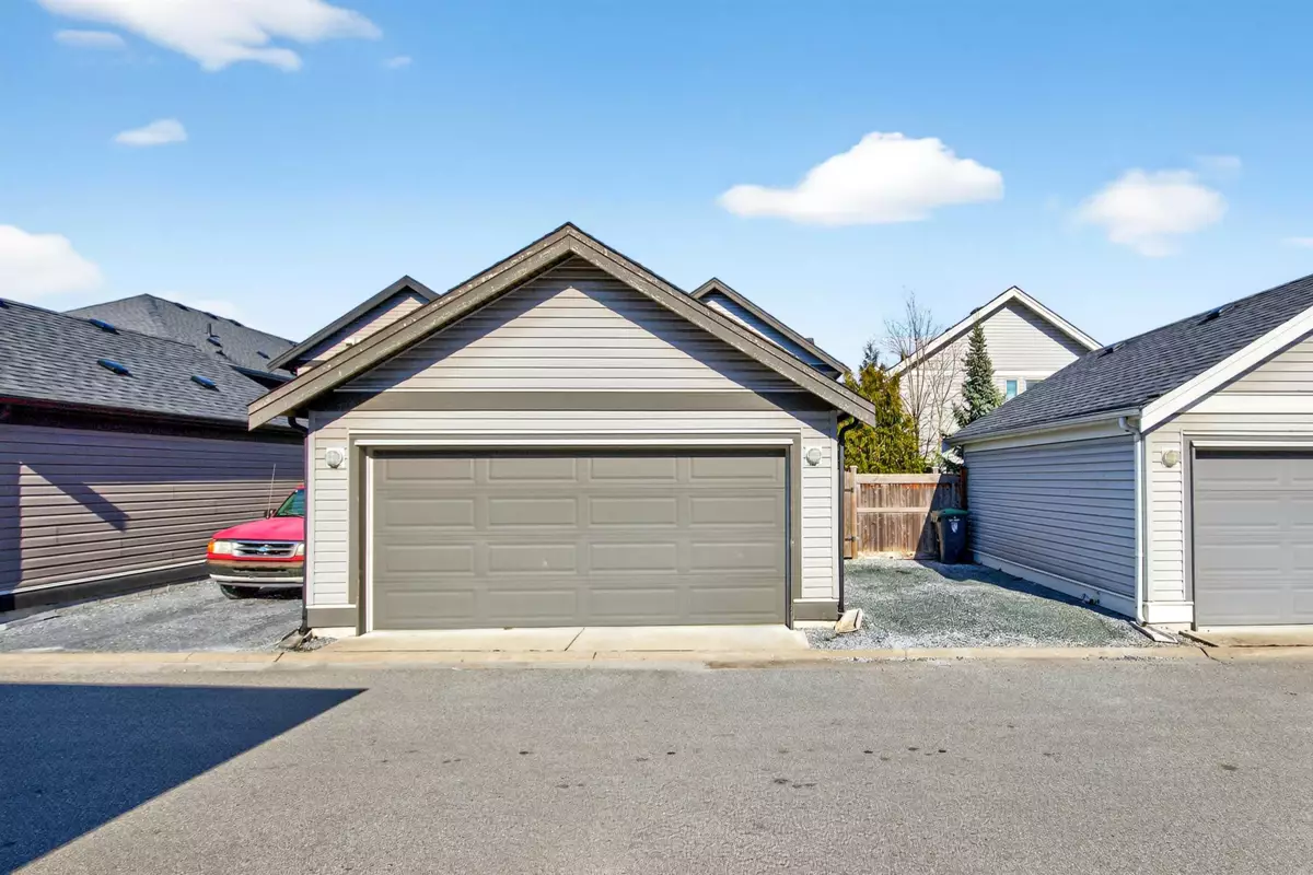 Front Yard Photo of 20354 82a Avenue, Langley, BC