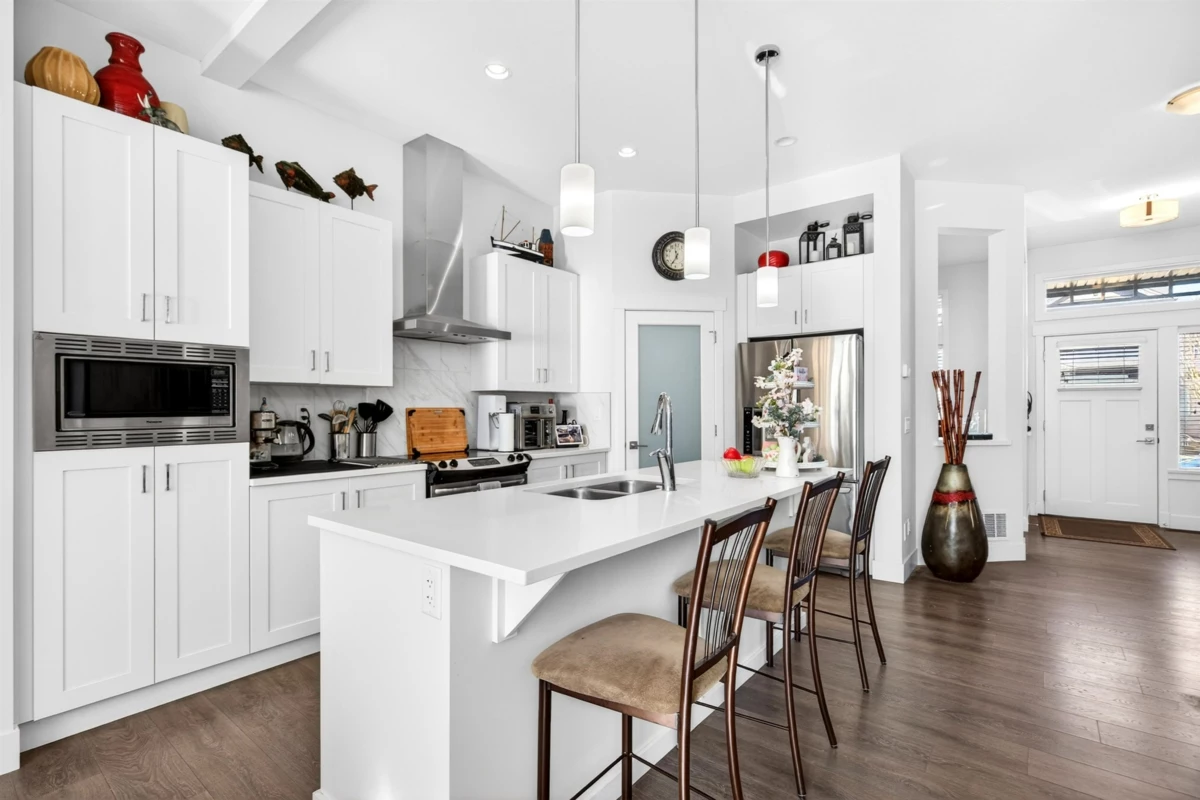 Kitchen Island Photo of 20354 82a Avenue, Langley, BC