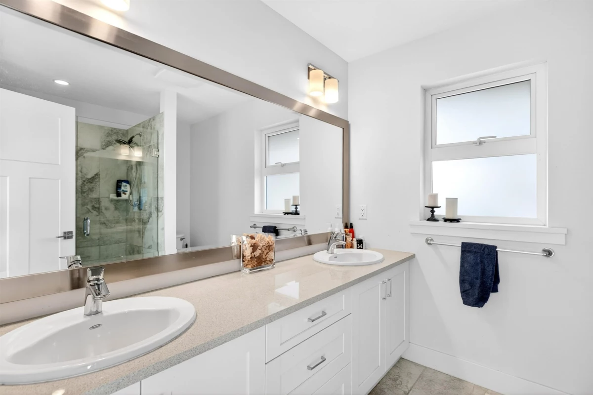 Powder Room Photo of 20354 82a Avenue, Langley, BC