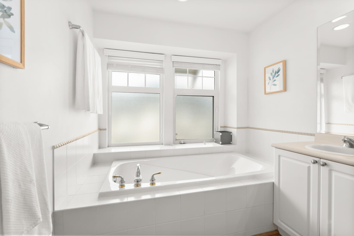 Entry Foyer Photo of 20 15037 58th Avenue, Surrey, BC