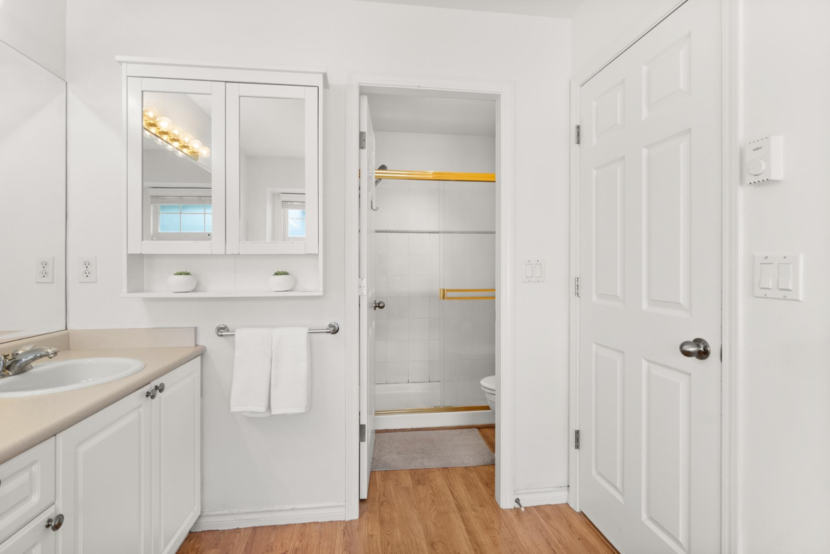 Hallway Photo of 20 15037 58th Avenue, Surrey, BC