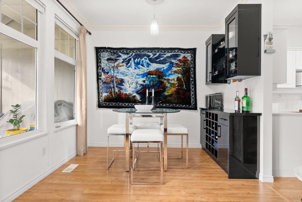 Kitchen Island Photo of 20 15037 58th Avenue, Surrey, BC