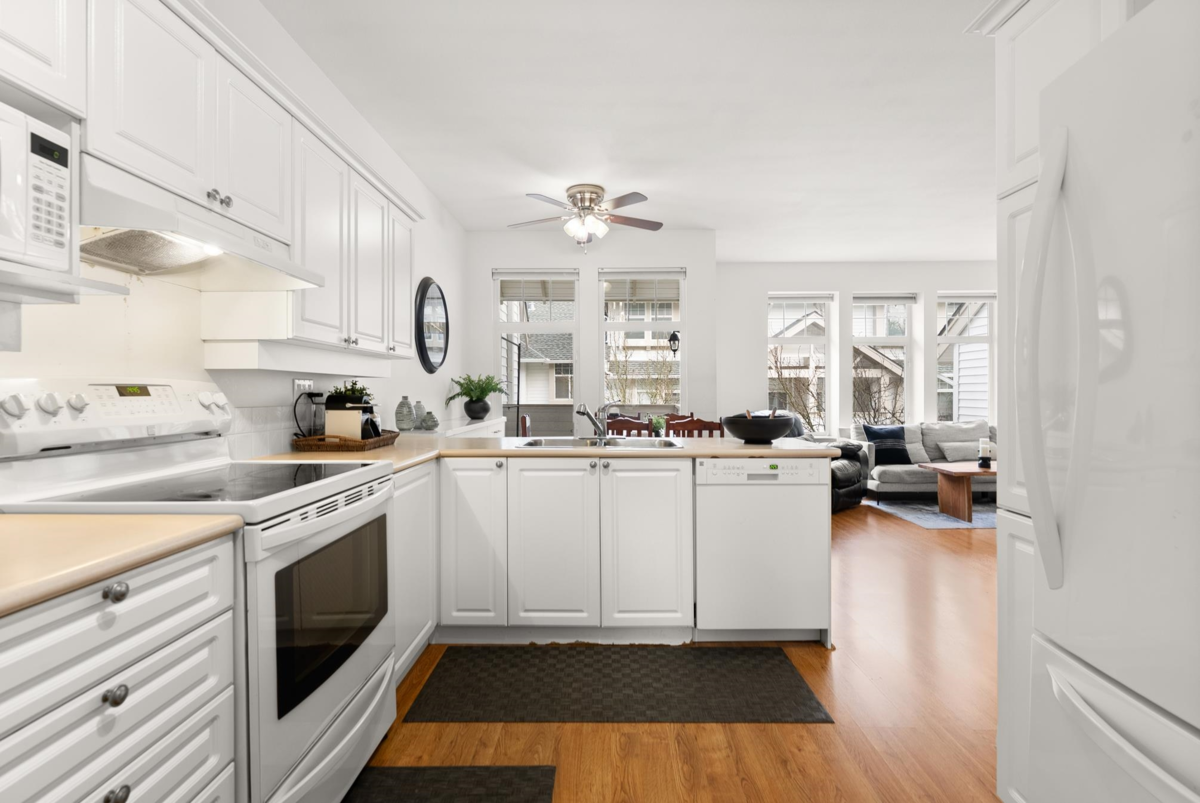 Primary Bathroom Photo of 20 15037 58th Avenue, Surrey, BC