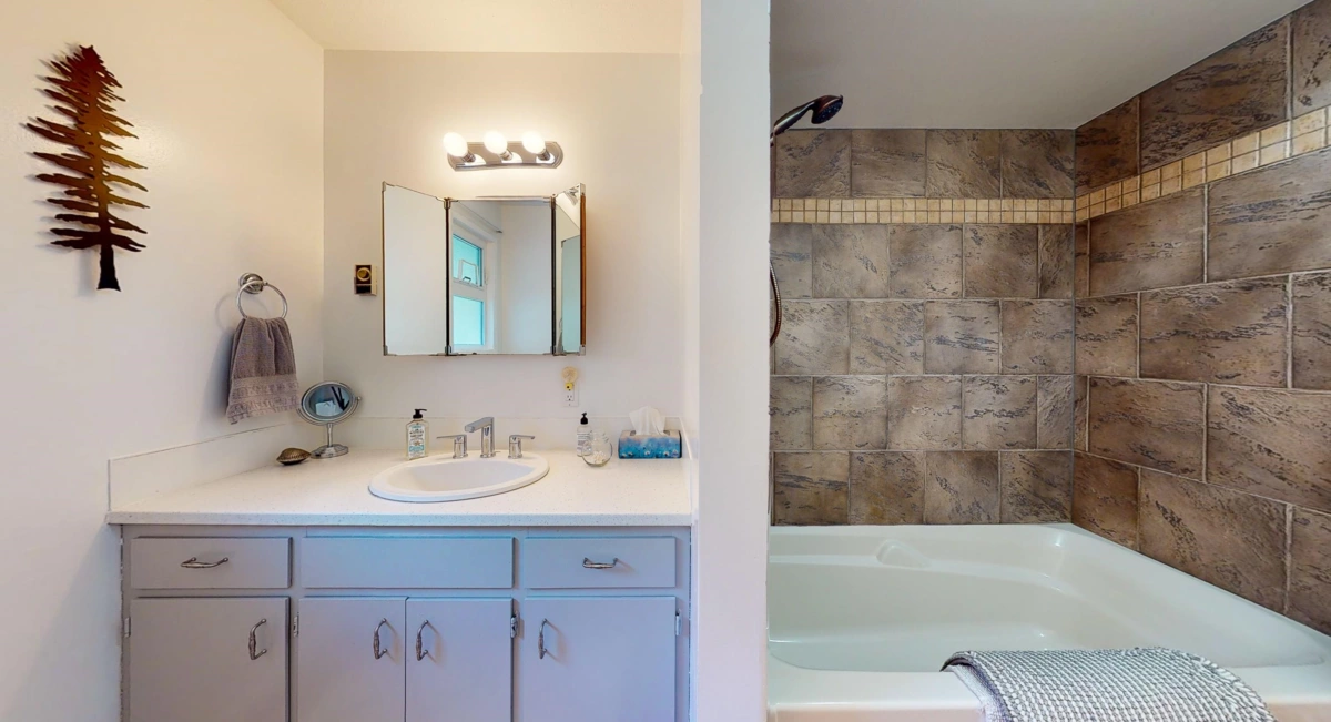 Entry Foyer Photo of 4569 Francis Peninsula Road, Madeira Park, BC