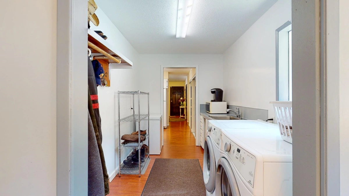 Hallway Photo of 4569 Francis Peninsula Road, Madeira Park, BC