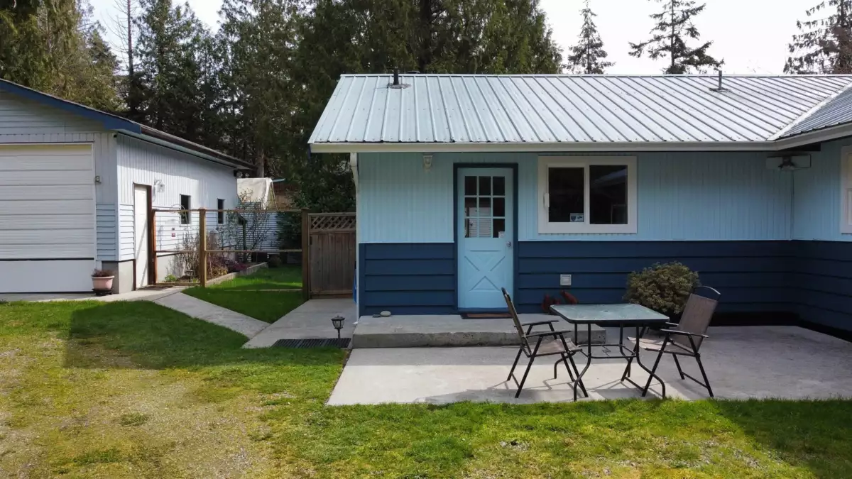 Hot Tub / Spa Photo of 4569 Francis Peninsula Road, Madeira Park, BC