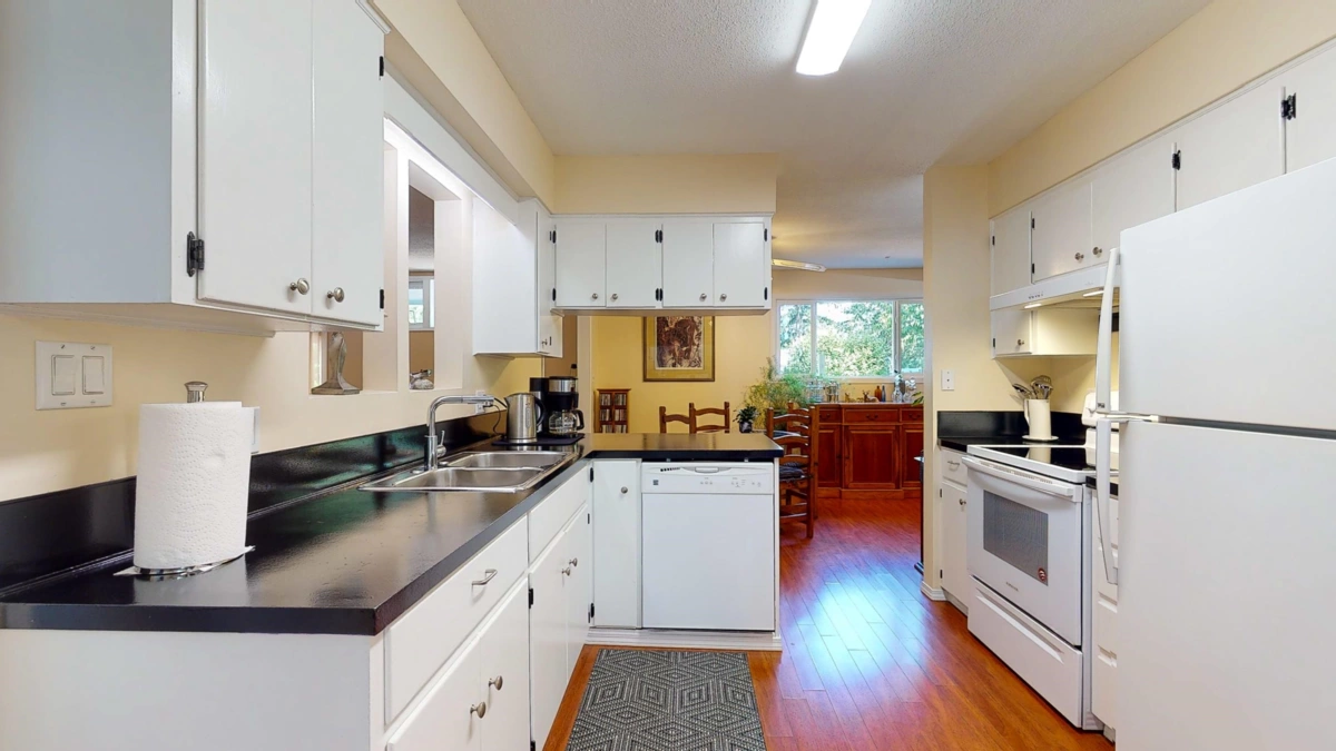 Walk-In Closet Photo of 4569 Francis Peninsula Road, Madeira Park, BC